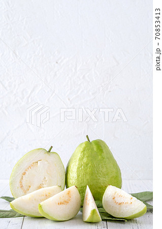 グアバ フルーツ 果物 70853413