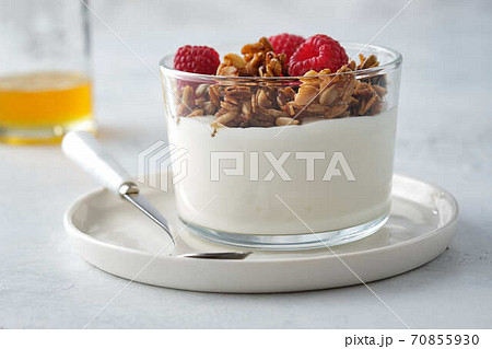 Diet dessert with yogurt, granola and fresh berries. 70855930
