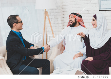 Arab man rejoices and shakes the hand of a realtor Arab man rejoices and shakes the hand of a realtor 70858555