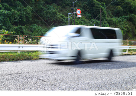 名阪国道を走行する車 名阪国道を走行する車 70859551