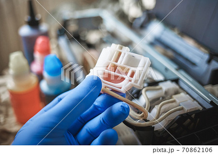 Refilling the printer with ink. Service and maintenance of equipment at home. Refilling the printer with ink. Service and maintenance of equipment at home. 70862106