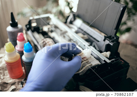 Refilling the printer with ink. Service and maintenance of equipment at home. 70862107