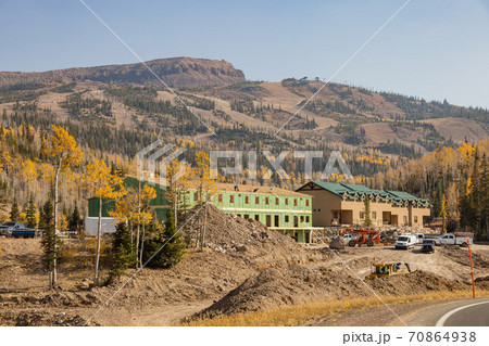 Sunny view of beautiful fall color around Brian Head area 70864938