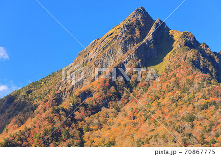 【愛媛県】晴天下の石鎚山紅葉 【愛媛県】晴天下の石鎚山紅葉 70867775