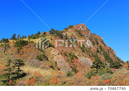 愛媛県 晴天下の瓶ヶ森紅葉の写真素材