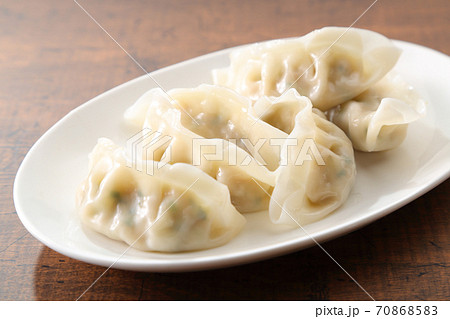 食卓の水餃子 70868583