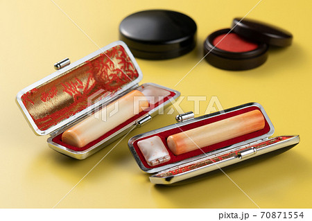 使い古されたハンコのイメージ 70871554