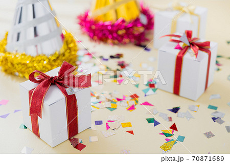 プレゼント プレゼント 70871689