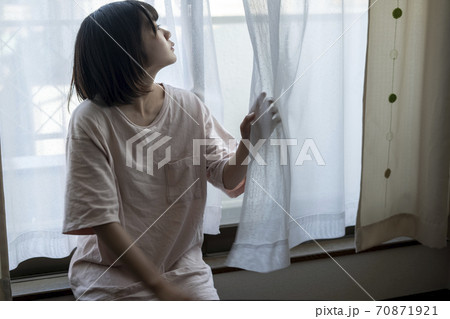 若い女性のポートレート 70871921