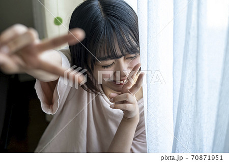 若い女性のポートレート 70871951