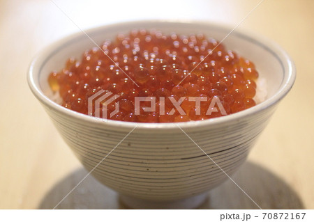 イクラ丼 70872167