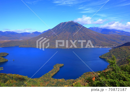 半月山展望台から望む中禅寺湖と男体山の絶景 栃木県 半月山展望台から望む中禅寺湖と男体山の絶景 栃木県 70872187