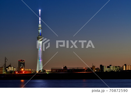 堀切水辺公園から観る 特別ライティング 東京スカイツリーの夕景 堀切水辺公園から観る 特別ライティング 東京スカイツリーの夕景 70872590