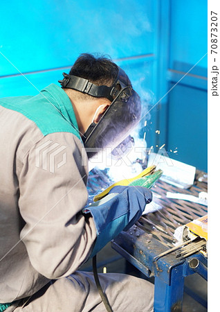 技能実習生の溶接実技試験 70873207