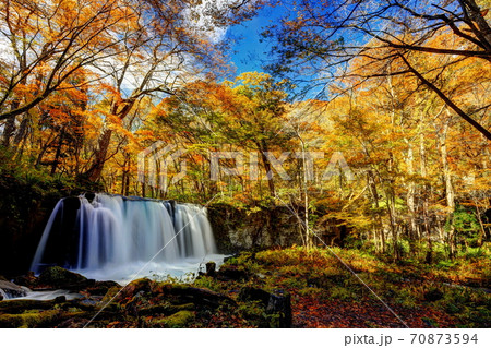 錦秋の奥入瀬渓流銚子大滝 錦秋の奥入瀬渓流銚子大滝 70873594