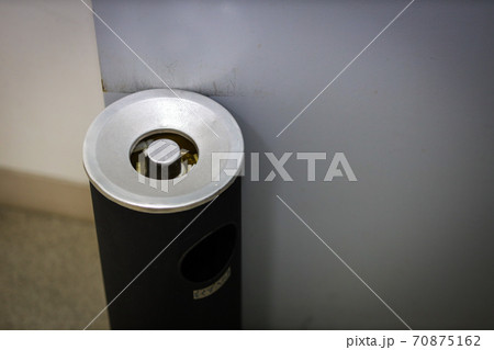 ビルの灰皿 70875162