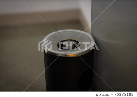 ビルの灰皿 70875189
