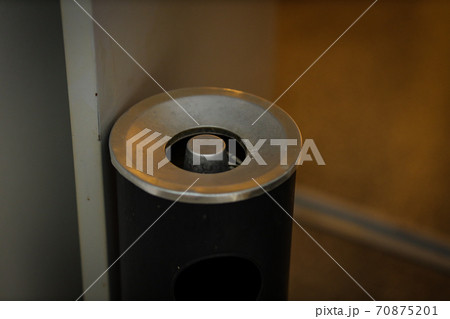 ビルの灰皿 70875201