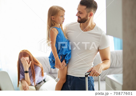 bearded man with daughter leaves wife bearded man with daughter leaves wife 70877601
