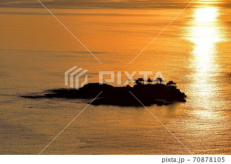 日和山海岸からの後ケ島と竜宮城 70878105