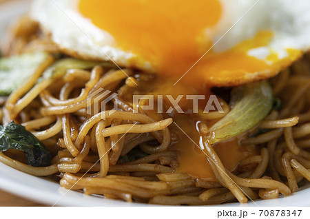 黄身がとろりとしたソース焼きそば 黄身がとろりとしたソース焼きそば 70878347
