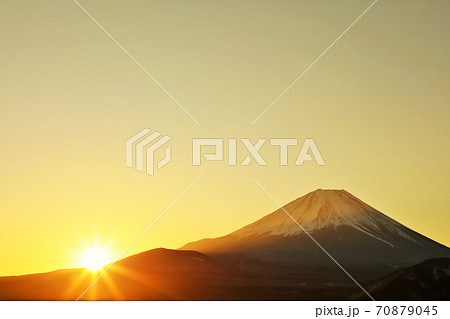 富士山と初日の出の写真素材