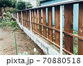 台風被害で何度壊れてもその都度作り直す簡易な板塀 70880518