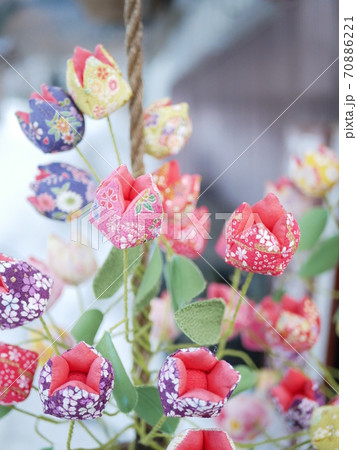 大内宿の軒先に、ちりめんで作られた可愛い花たち 大内宿の軒先に、ちりめんで作られた可愛い花たち 70886221