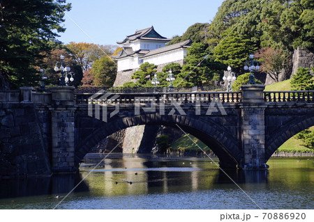 皇居 正門石橋 ( 東京都千代田区 ) 皇居 正門石橋 ( 東京都千代田区 ) 70886920