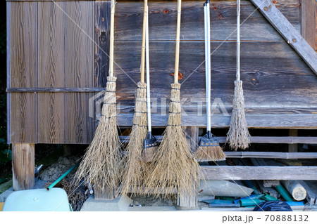 庭箒の写真素材