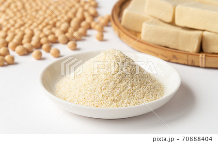 ヘルシーな大豆加工食品 おからパウダーと高野豆腐と大豆の生豆 ヘルシーな大豆加工食品 おからパウダーと高野豆腐と大豆の生豆 70888404