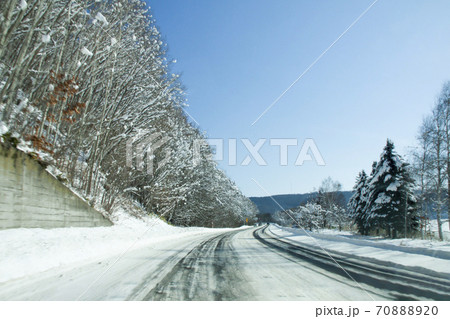 雪道走行（北海道） 70888920