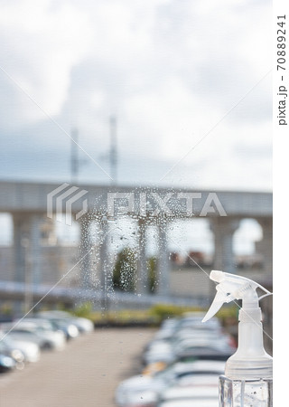 霧吹きと網戸 霧吹きと網戸 70889241
