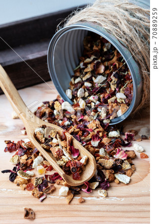 black tea flavored lychee, raspberry and rose 70889259