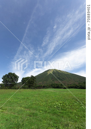 大山東麓と芝生 大山東麓と芝生 70889401