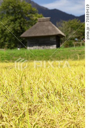 御机の茅葺小屋 70889419
