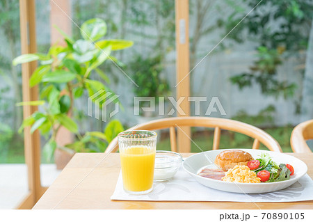 マイホームの朝食のイメージ 70890105