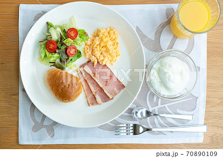 マイホームの朝食のイメージ 70890109