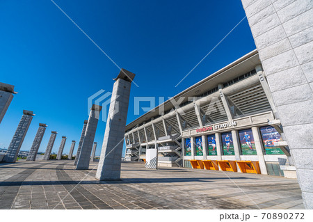 日本の横浜都市景観 日産スタジアムなどを望む 日本の横浜都市景観 日産スタジアムなどを望む 70890272