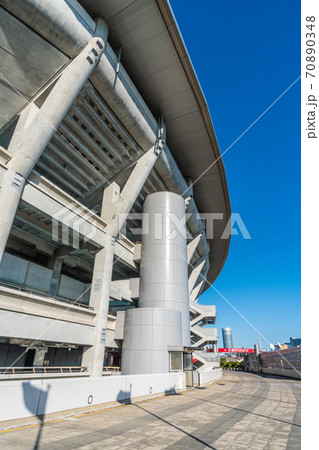 日本の横浜都市景観 日産スタジアムや横浜プリンスホテルなどを望む 70890348