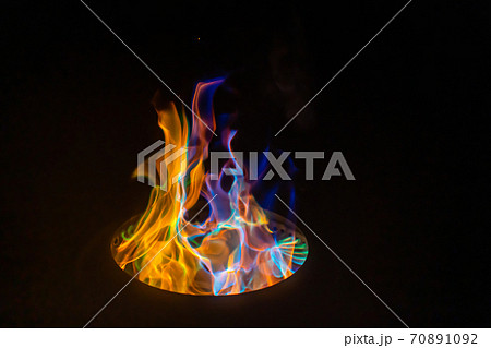 キャンプファイヤー 70891092