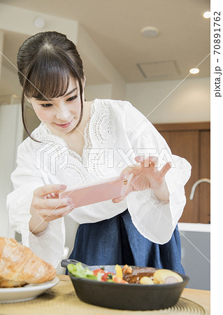 料理の撮影 70891762