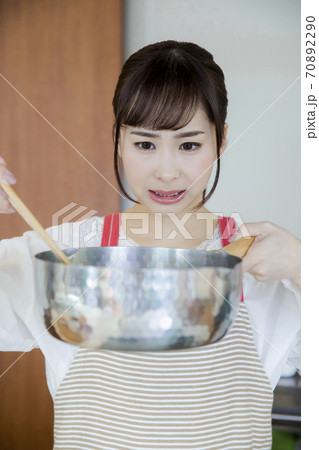 料理が苦手な女性 料理が苦手な女性 70892290