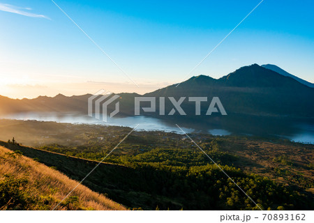 バトゥール山の朝 バトゥール山の朝 70893162