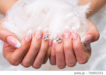 ブライダルネイルと羽 ブライダルネイルと羽 70893201