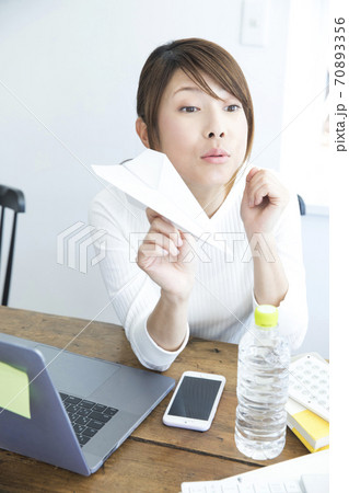 サボるOL 70893356