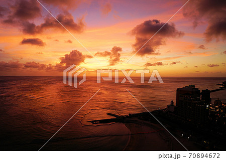 沖縄サンセットビーチの夕焼け 沖縄サンセットビーチの夕焼け 70894672