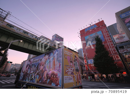 日本の東京都市景観 東京 秋葉原 アニメの街へと変貌した電気街の写真素材