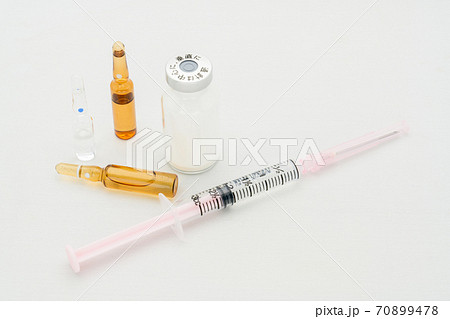 新型コロナウィルスのワクチンイメージ 70899478