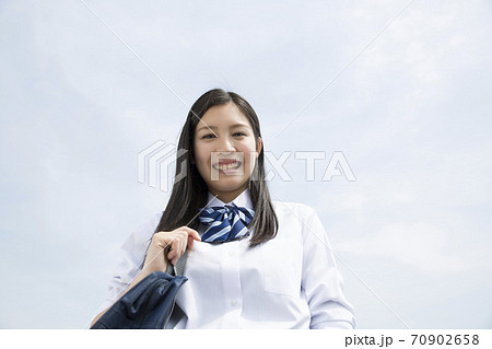 笑顔の女子高校生 笑顔の女子高校生 70902658